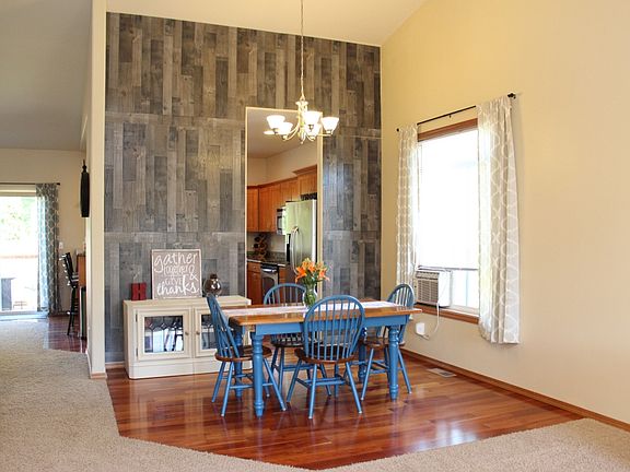 Formal dining rm w/wd floors