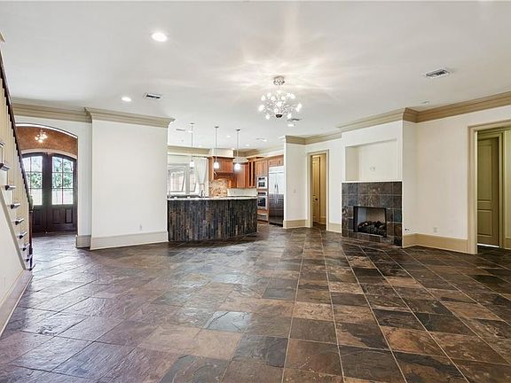3rd image of 131 Colonial Club Dr