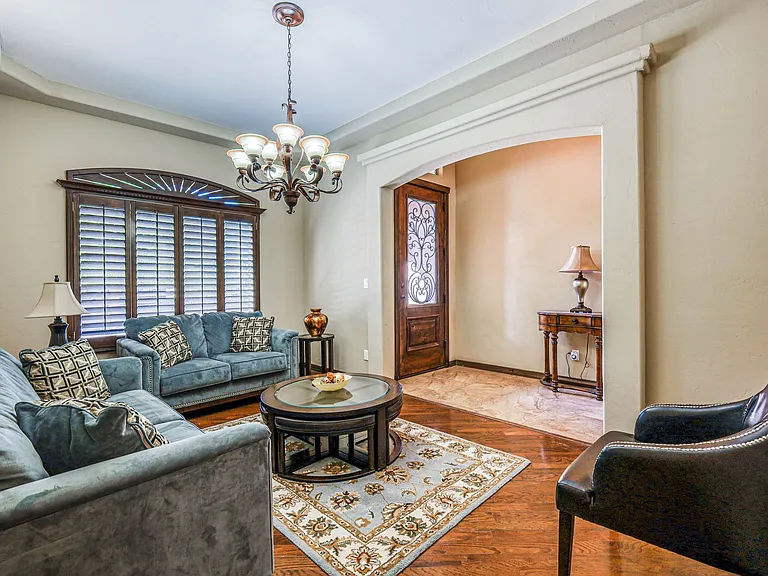 6459 Snowheights Ct — Photo 2