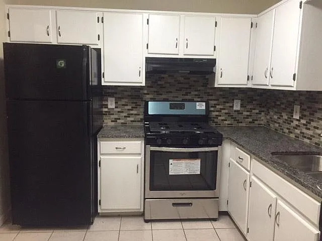 2 bed, 2.5 bath, 1300 sqft, $1,950 — Photo 2
