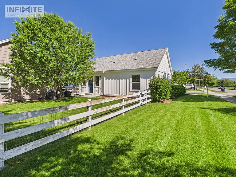 845 Cottage Park Ln — Photo 2