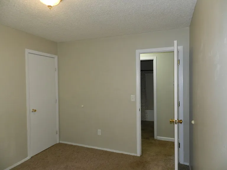 15304 Temple Ln — Photo 13