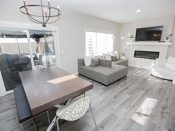 4th image of 15 Springbrook Wynd