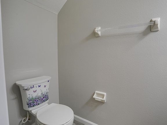 5th image of 16461 Cedar Crest Dr