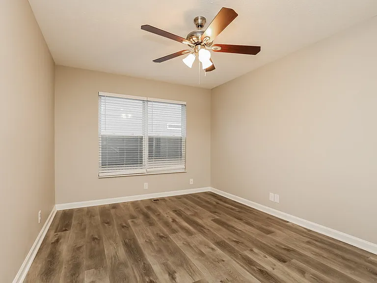 4052 Longfellow Dr — Photo 10