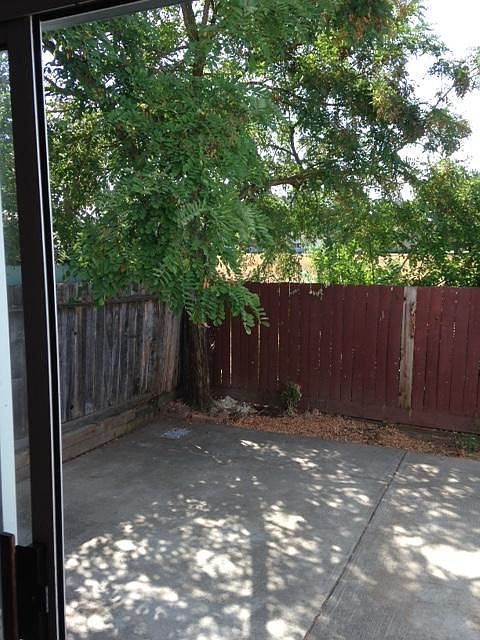 2nd image of 822 Twin Oaks Ln