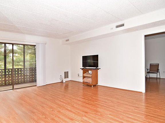 4th image of 175 Hoffman Ave APT 408