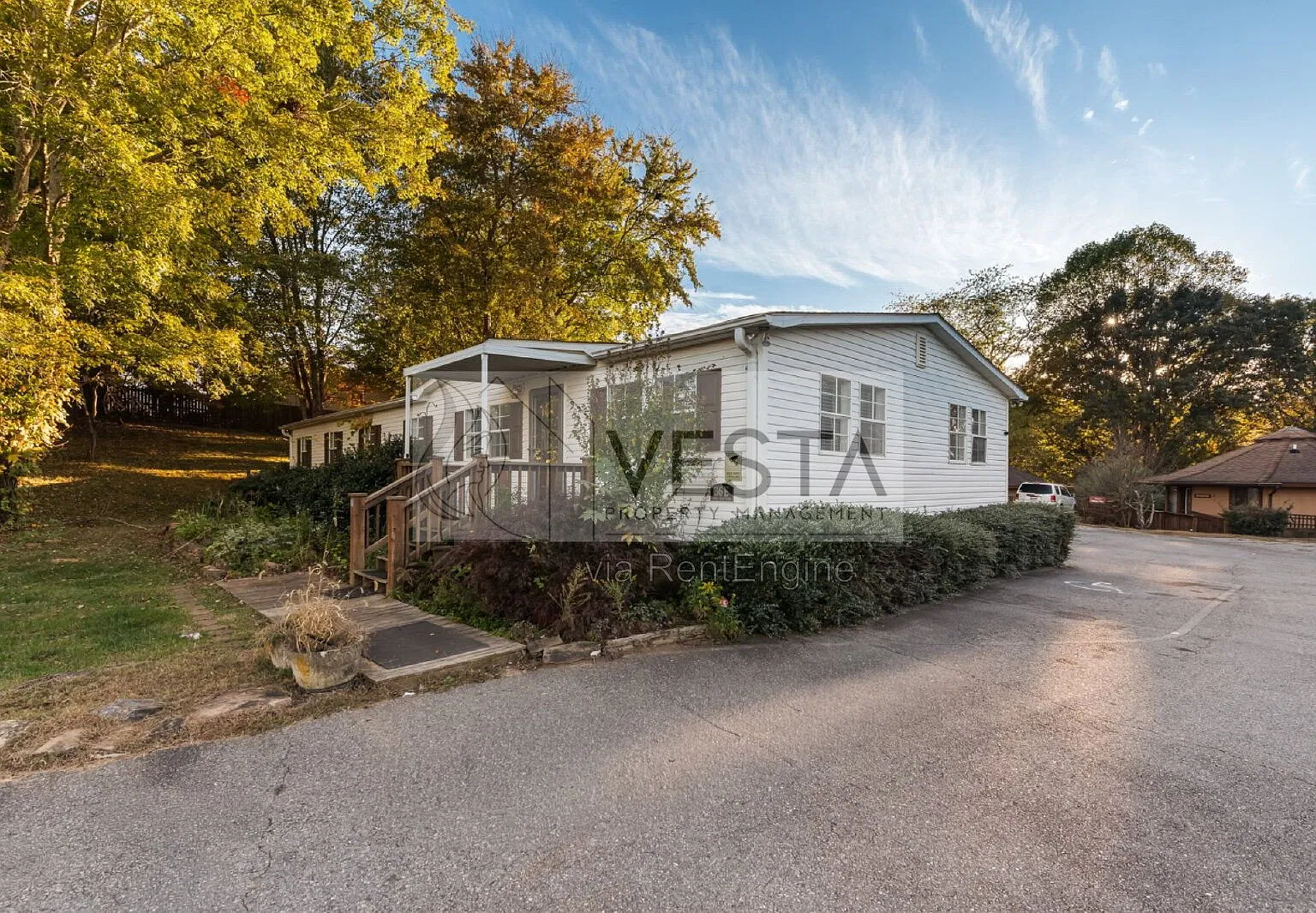 3 bed, 2.0 bath, $2,300 — Photo 1