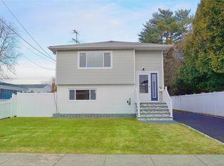 220 Kinkel St, Westbury, NY 11590