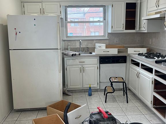 2nd image of 2435 Tiemann Ave