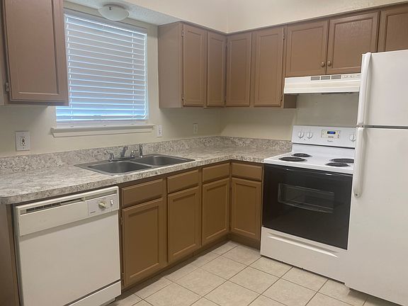4th image of 2826 Wimbledon Ct APT D