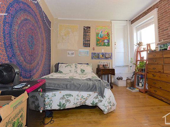 2nd image of 75 Egmont St #3TT