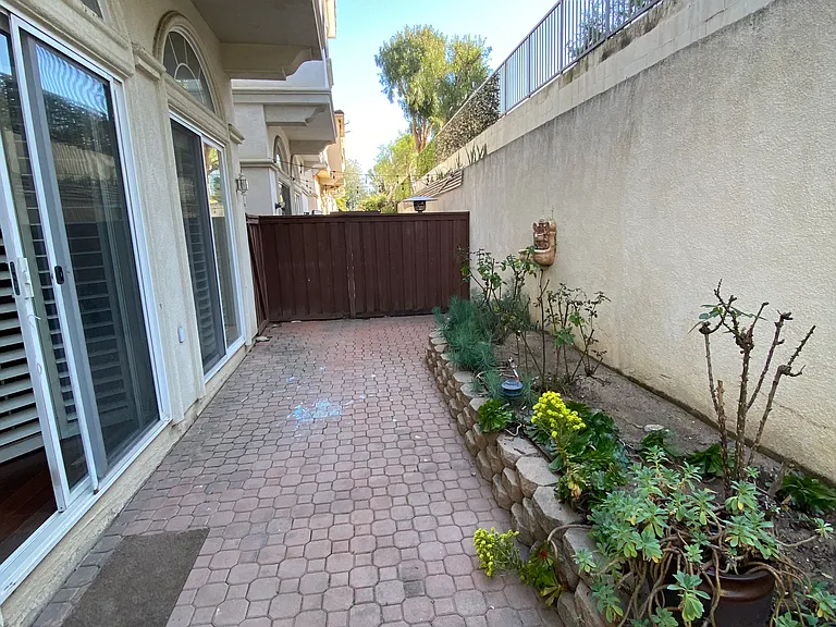 1458 Elin Pointe Dr — Photo 5