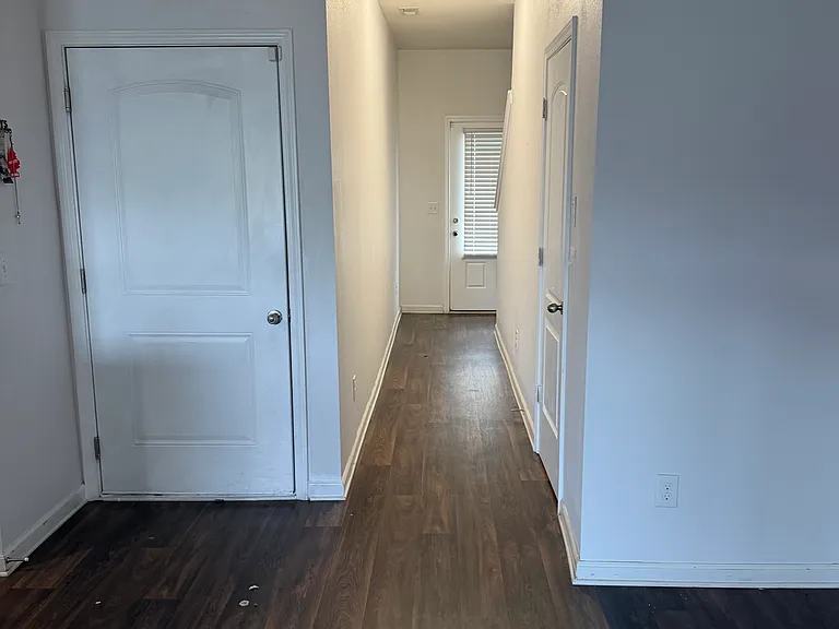 313 Nixon Way — Photo 2