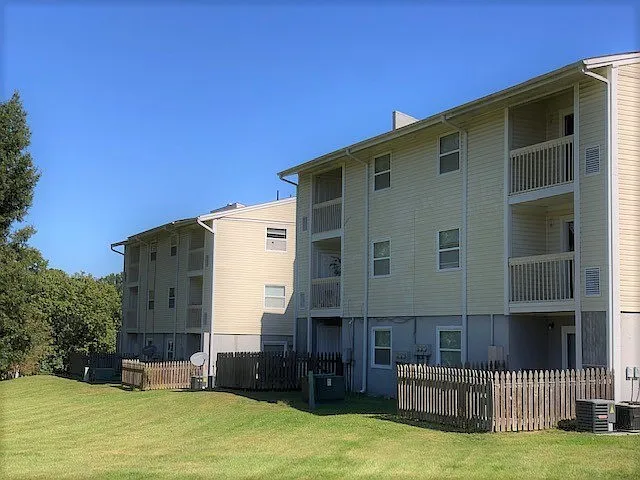 Suffolk Place Apartments — Photo 4