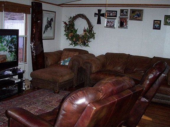 3rd image of 194 Hollybrook Dr