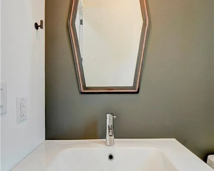 1107 Estes Ave #1 — Photo 17