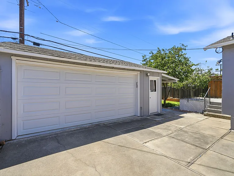 622 E 16th Ave — Photo 34