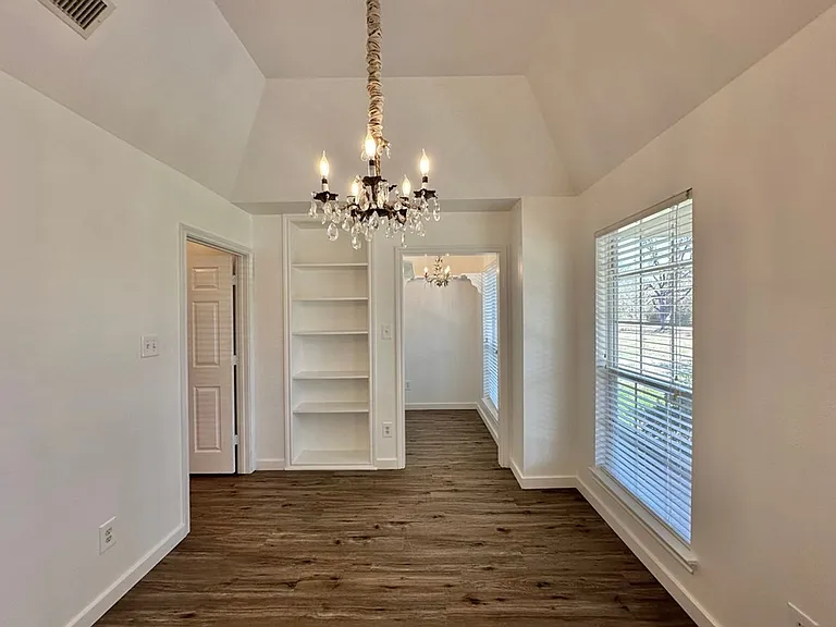 10191 FM 607 N — Photo 29