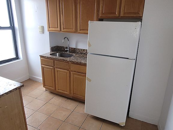 5th image of 1841 Mohegan Ave #O7