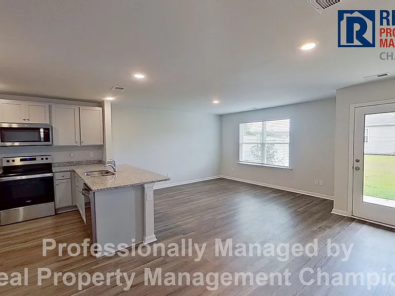 3110 Lobelia Ln — Photo 6