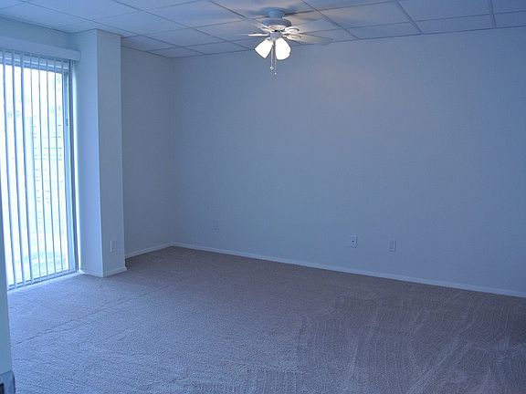 New carpet & ceiling fans in bedrooms