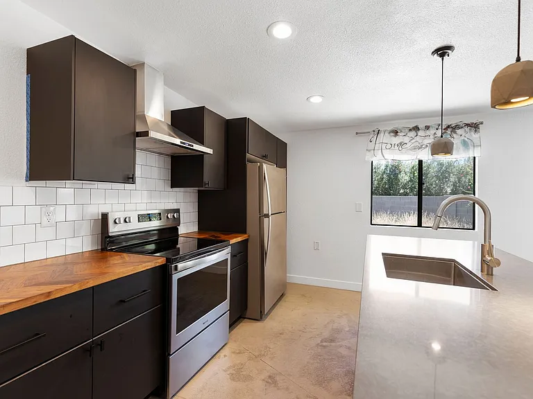 934 W Parkway Blvd #A — Photo 8