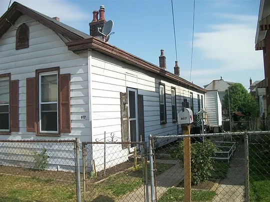 917 6th Ave photo 1