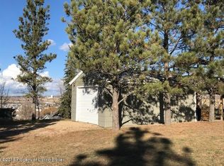 359 20th St SE, Dickinson, ND 58601