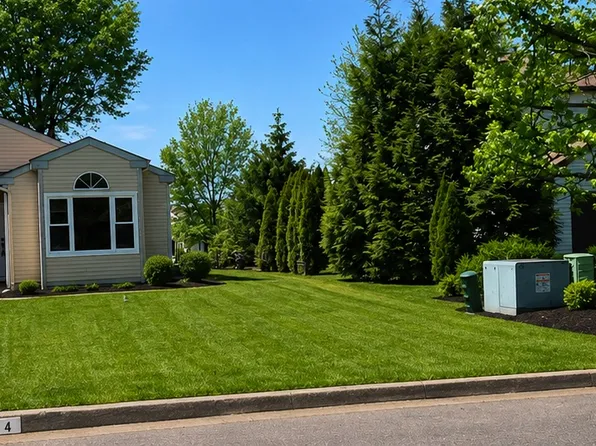 4 Stewer Ln, Perkasie, PA 18944