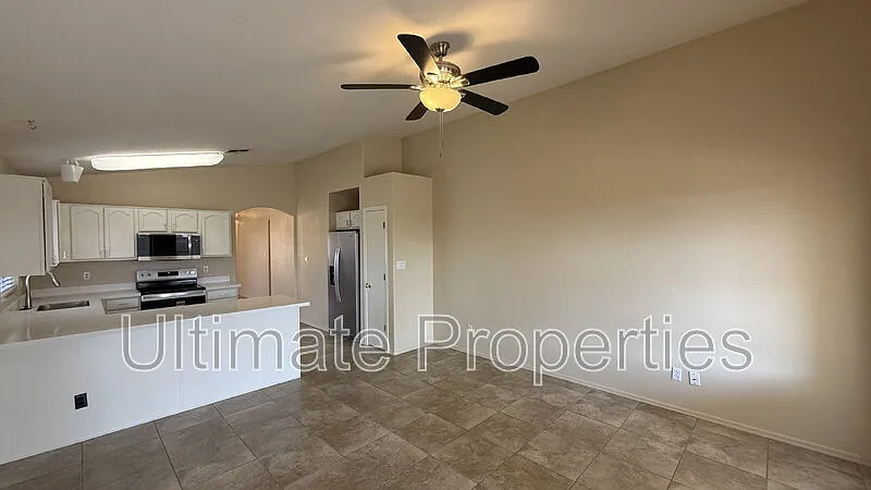 3 bed, 2.0 bath, 1355 sqft, $1,695 — Photo 4