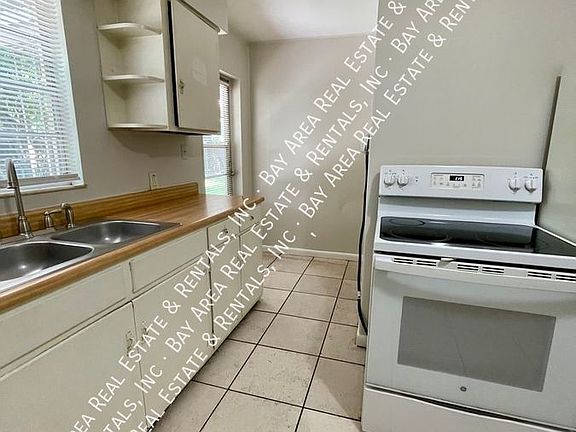 5th image of 10113 1/2 N Lantana Ave
