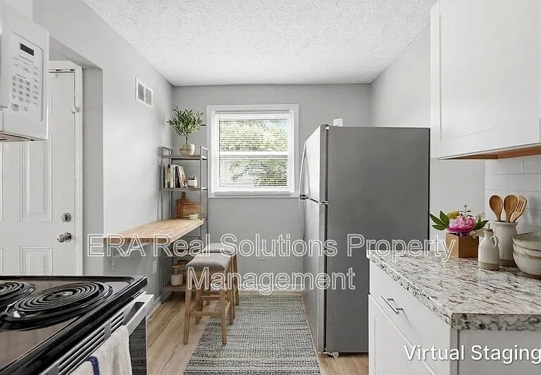 977 13th Ave — Photo 5