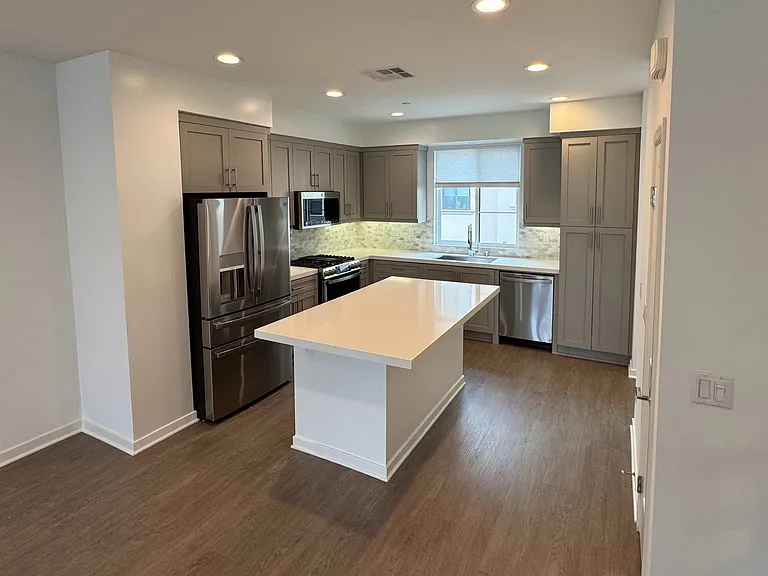 751 Talbot Ln — Photo 3