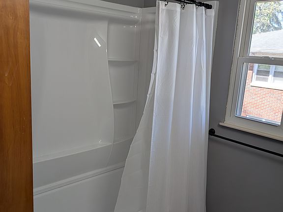 4th image of 2605 & 2607 Zesiger Ave #1