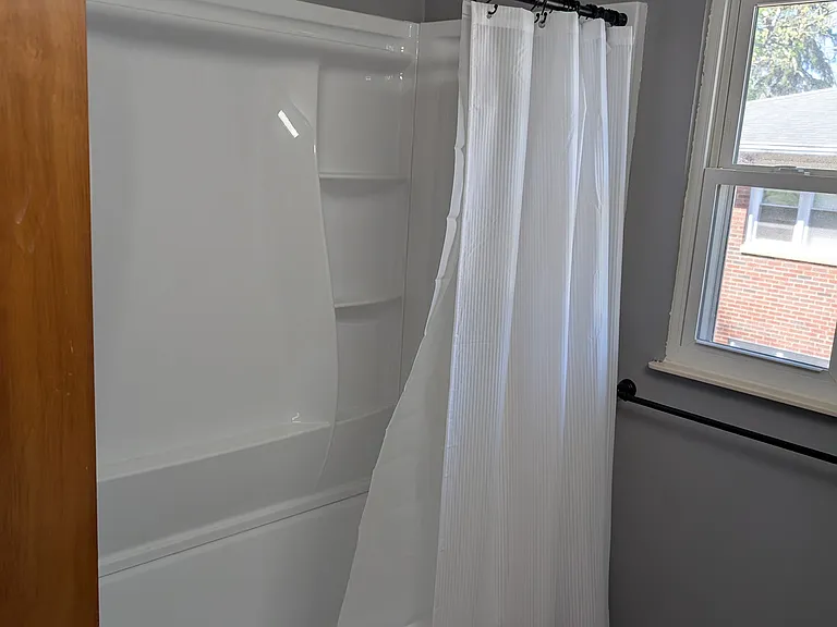 2605 & 2607 Zesiger Ave #1 — Photo 4