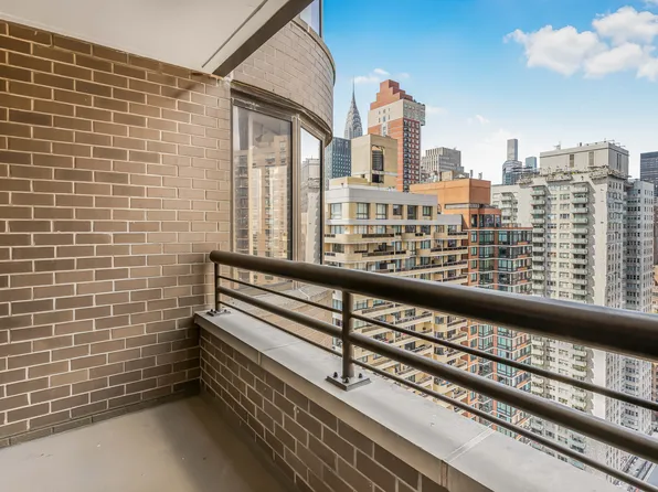 330 East 38th Street image 9 of 27