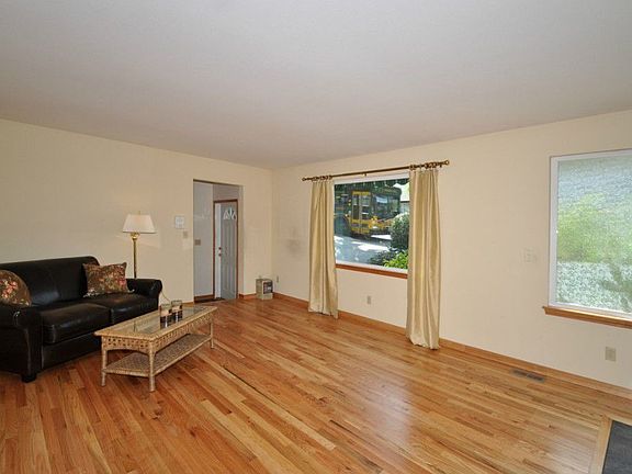 4th image of 17218 5th Ave NE