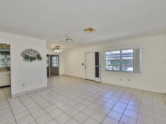 4th image of 2224 Greenhaven Dr