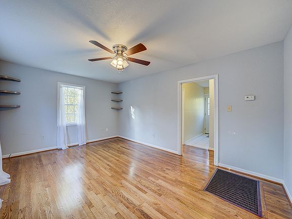 5th image of 1811 Pexton Ave