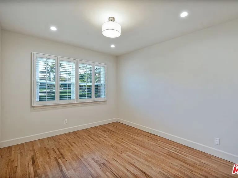 5911 S Corning Ave — Photo 20