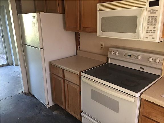 3rd image of 3113 Willowbrook Ct