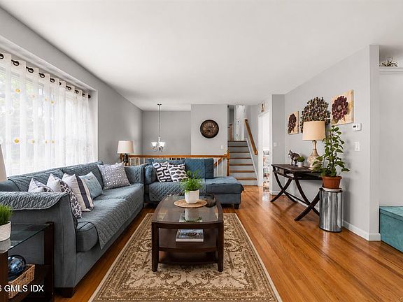 3rd image of 6 Jersey Ln