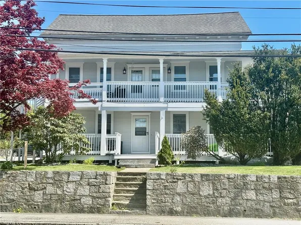 432 Fairview Ave, Coventry, RI 02816