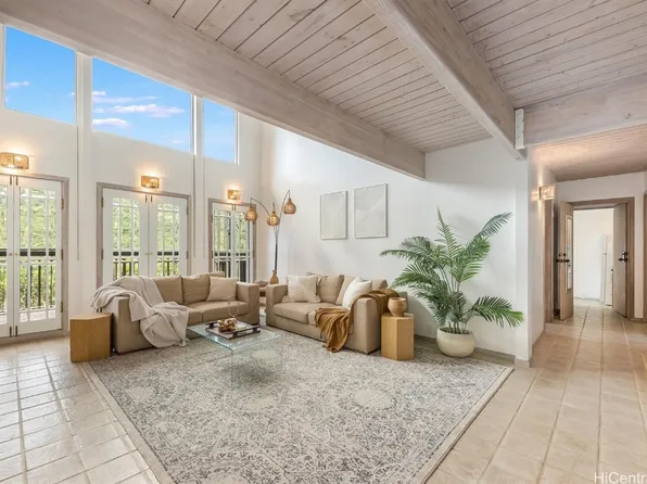 854 Puuomao St, Honolulu, HI 96825