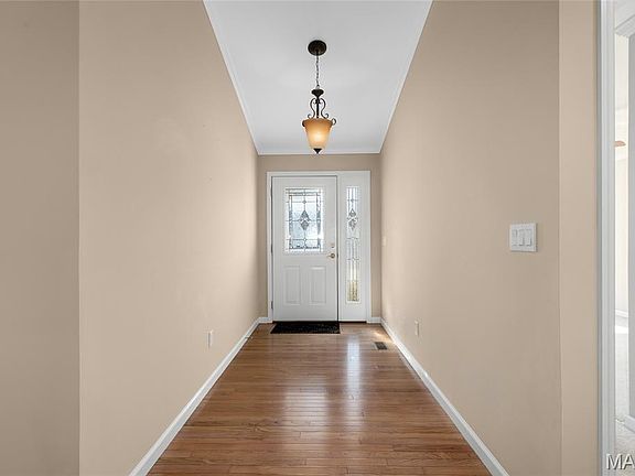 3rd image of 1135 Villa Flora Dr