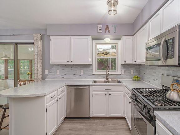 4th image of 1586 Woodlea Dr
