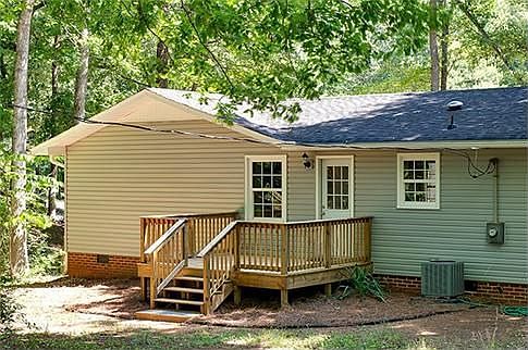 4th image of 310 Pinonwood Dr