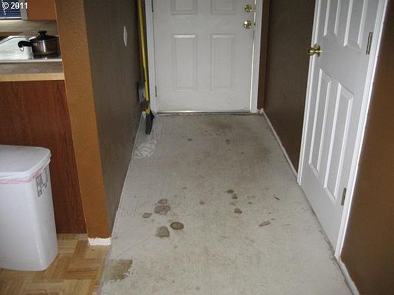 4th image of 3831 SE Oak Ct