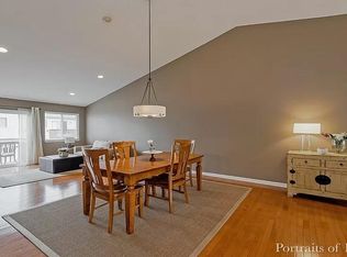 2931 Saganashkee Ln, Naperville, IL 60564